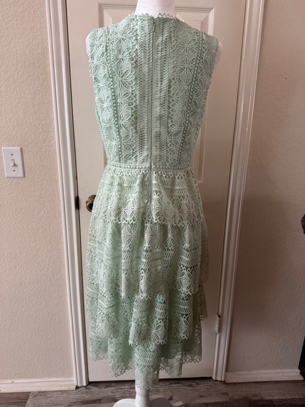 Gianni Bini Lace Dress Size 8 Mint Green Tiered Boho V-Neck - Picture 4 of 15
